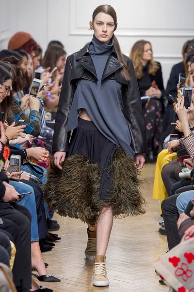 Look 3